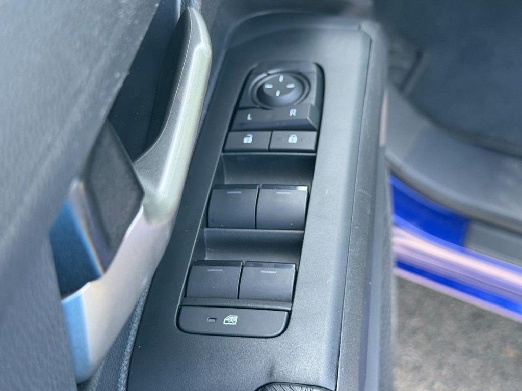 Toyota Tacoma 4WD Vehicle Image 16