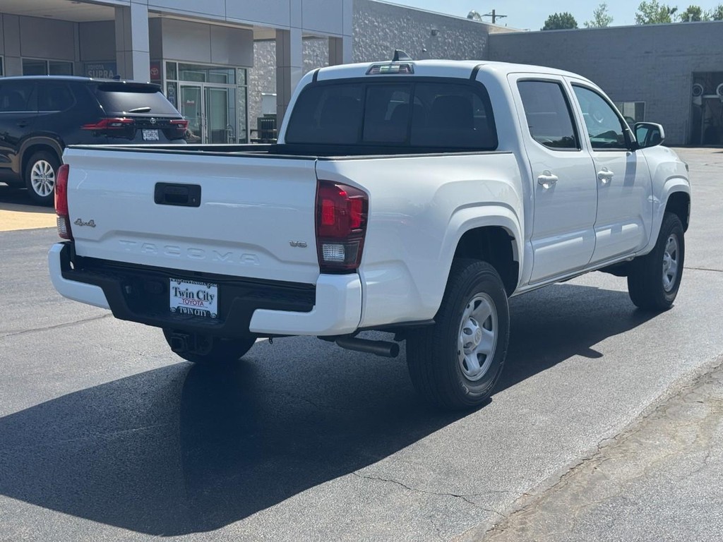 Toyota Tacoma 4WD Vehicle Image 3
