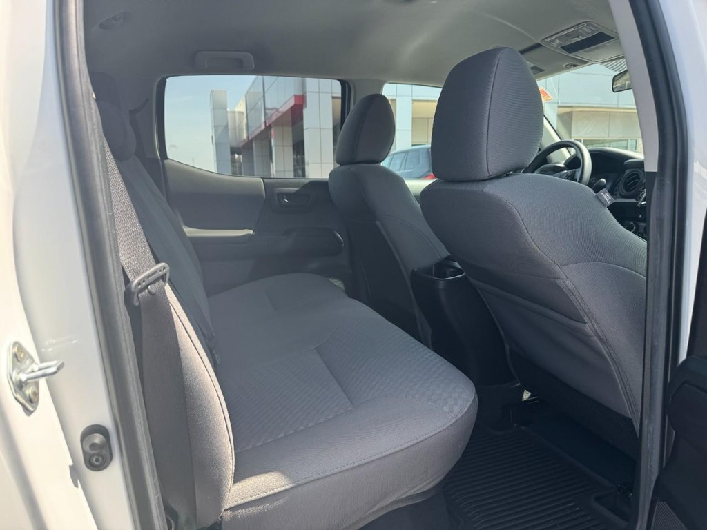 Toyota Tacoma 4WD Vehicle Image 11