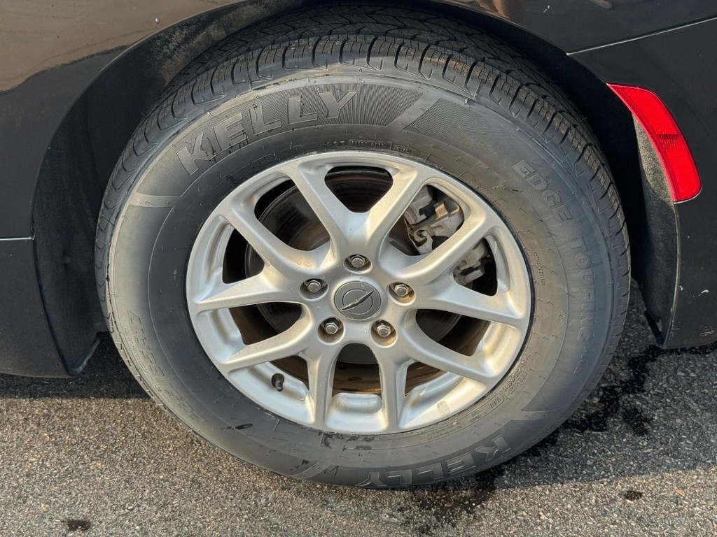 Chrysler Pacifica Vehicle Image 7