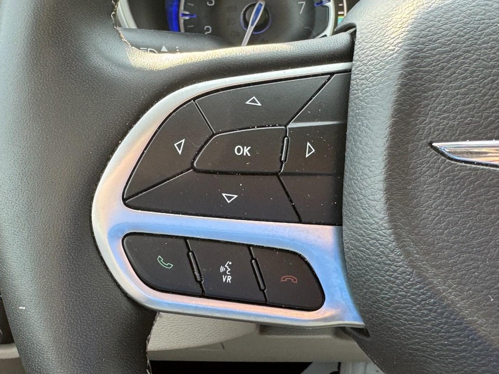 Chrysler Pacifica Vehicle Image 20