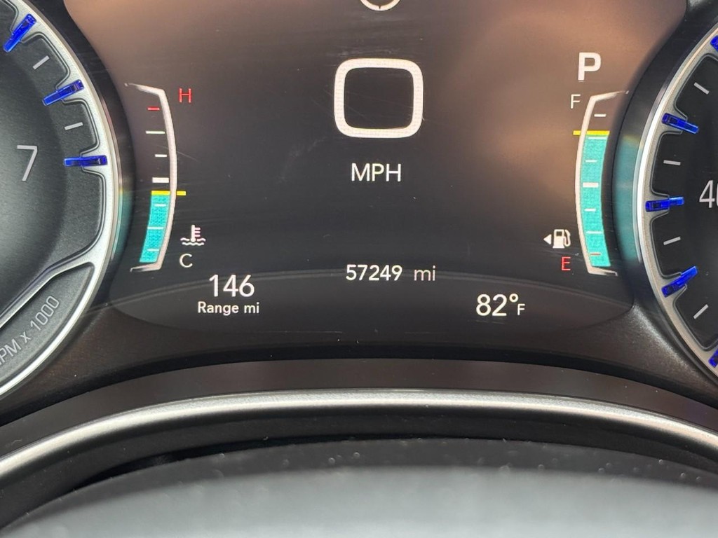 Chrysler Pacifica Vehicle Image 23