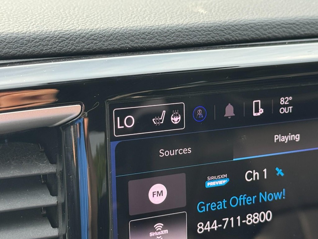 Chrysler Pacifica Vehicle Image 25