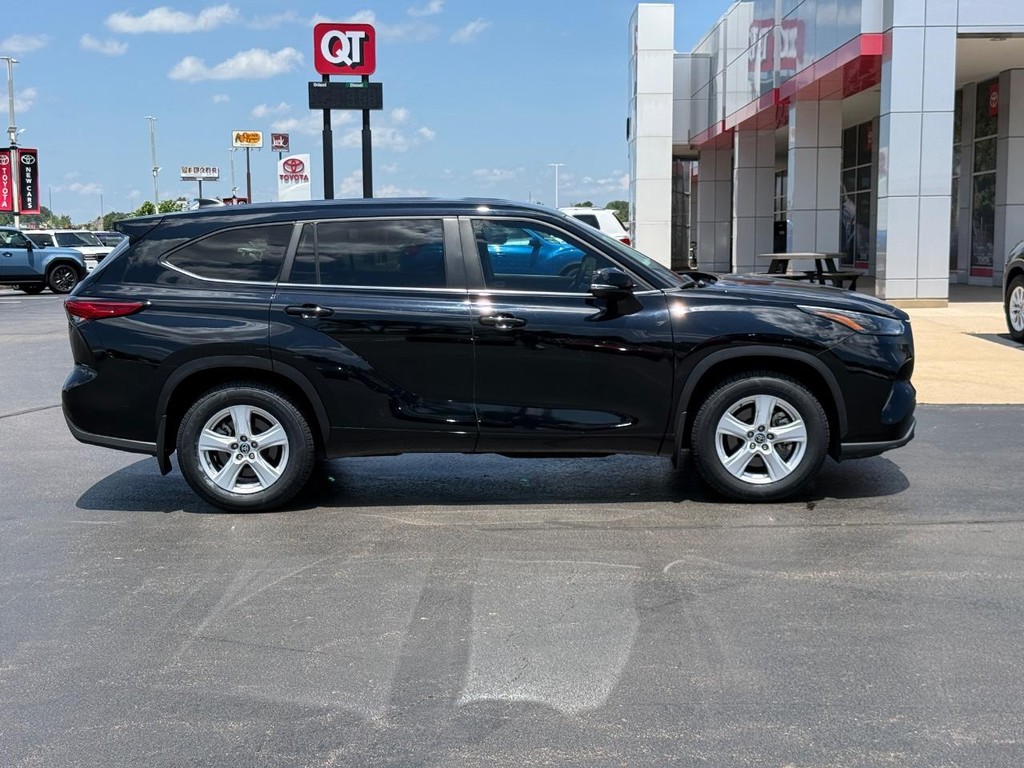 Toyota Highlander Vehicle Image 2
