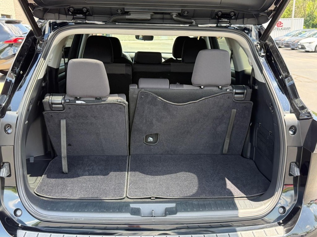 Toyota Highlander Vehicle Image 4