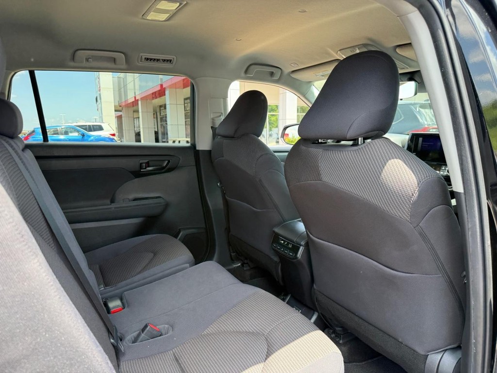 Toyota Highlander Vehicle Image 12
