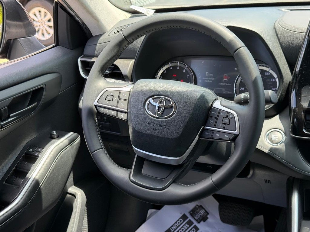 Toyota Highlander Vehicle Image 14