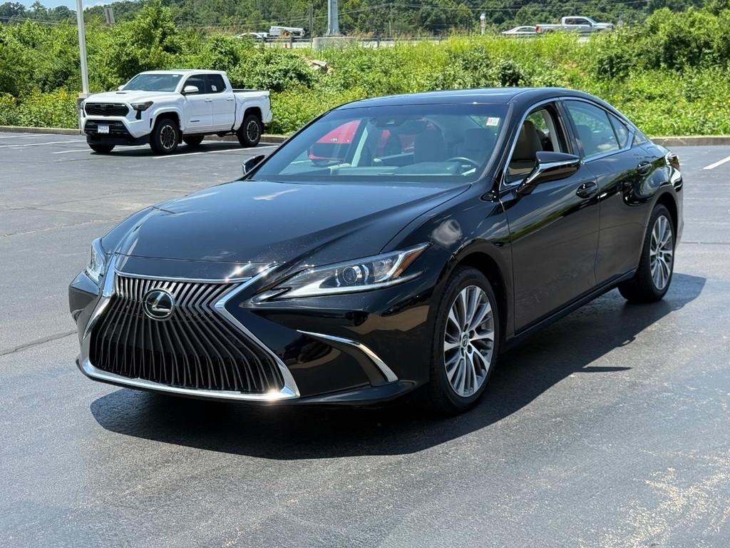 Lexus ES Vehicle Image 8