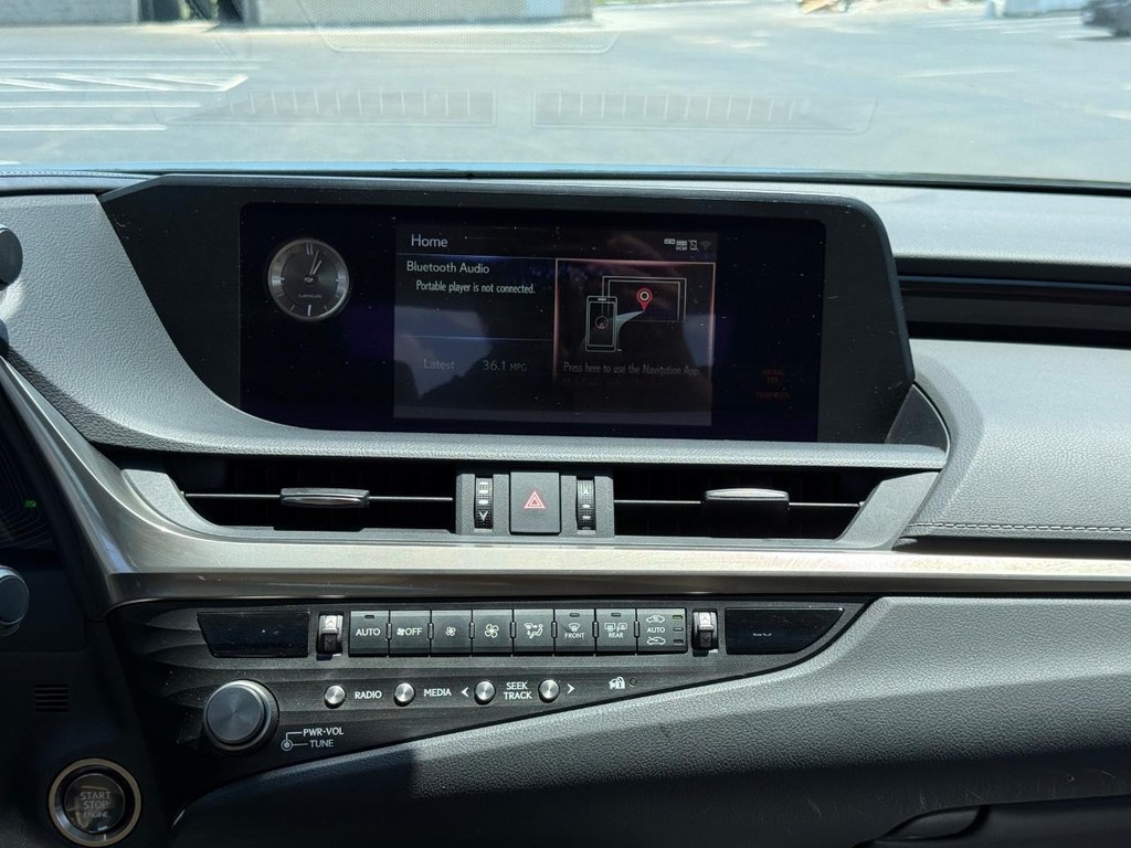 Lexus ES Vehicle Image 13