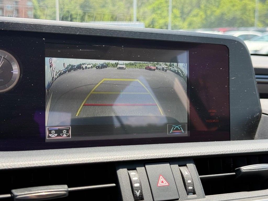 Lexus ES Vehicle Image 22