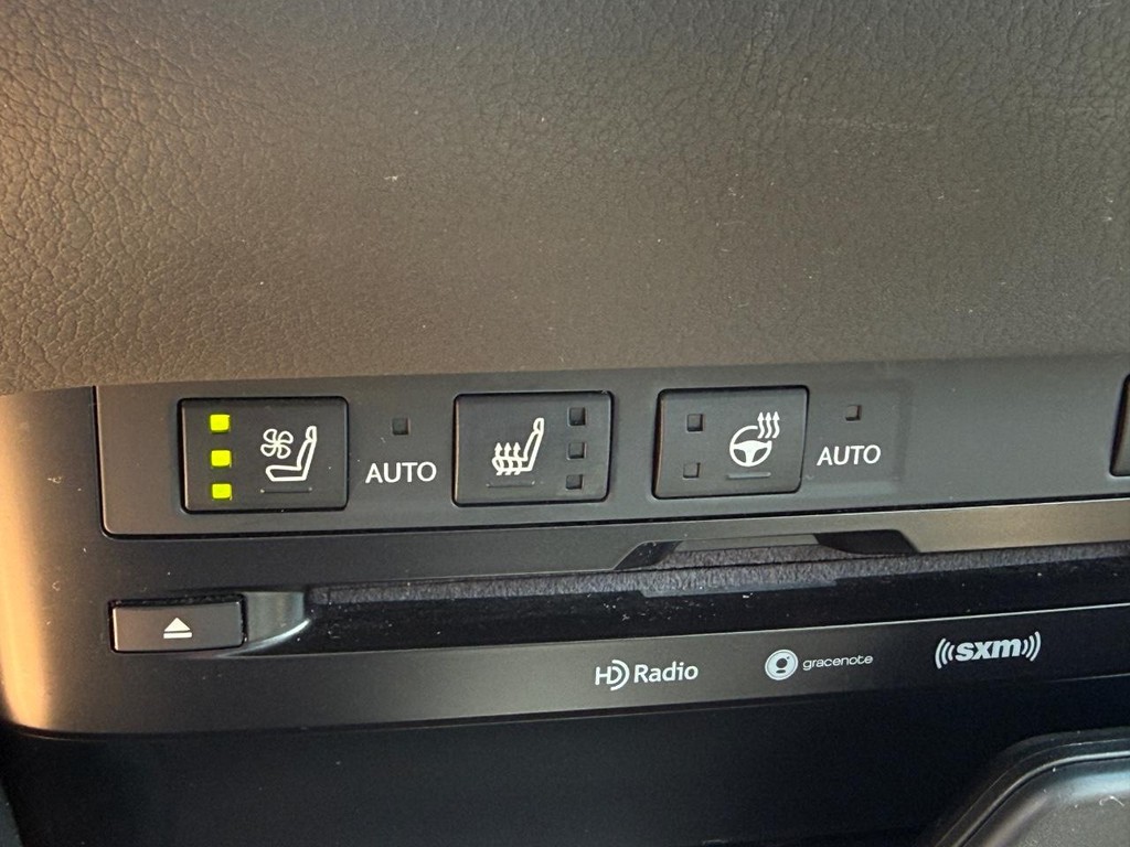 Lexus ES Vehicle Image 23