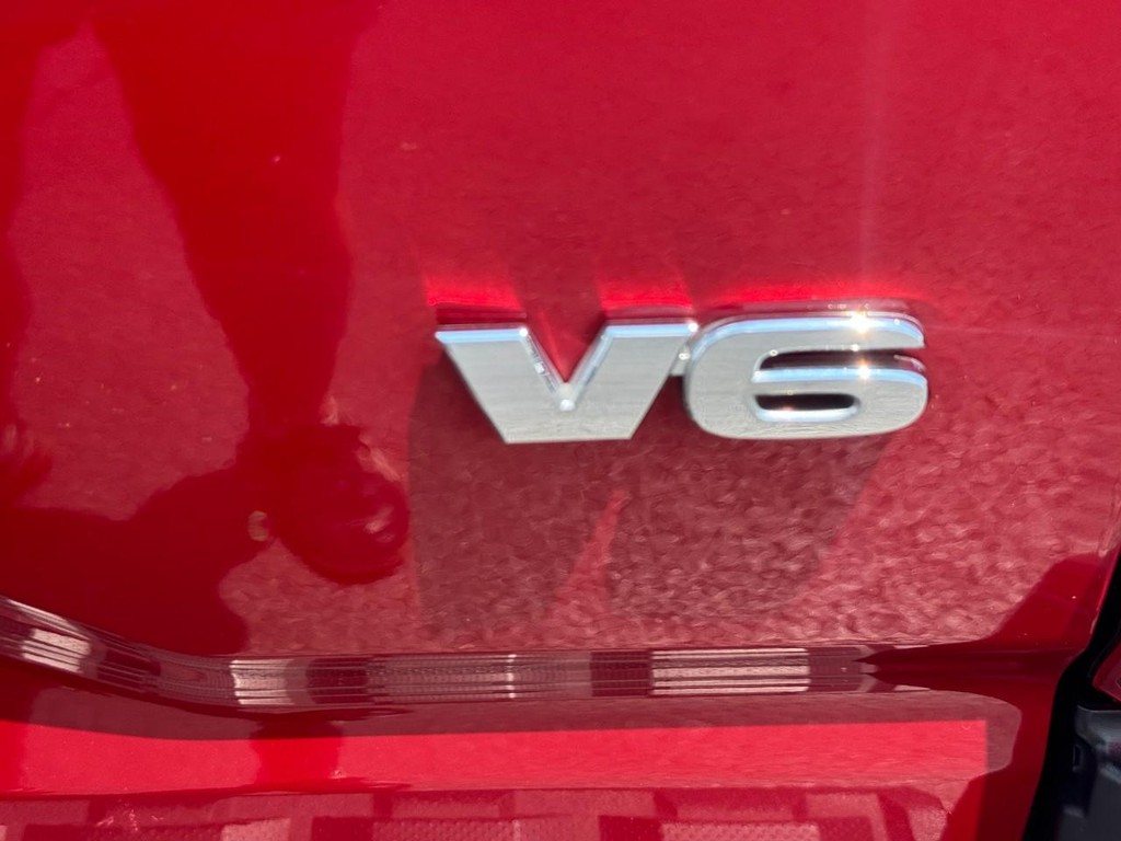 Toyota Tacoma 4WD Vehicle Image 4