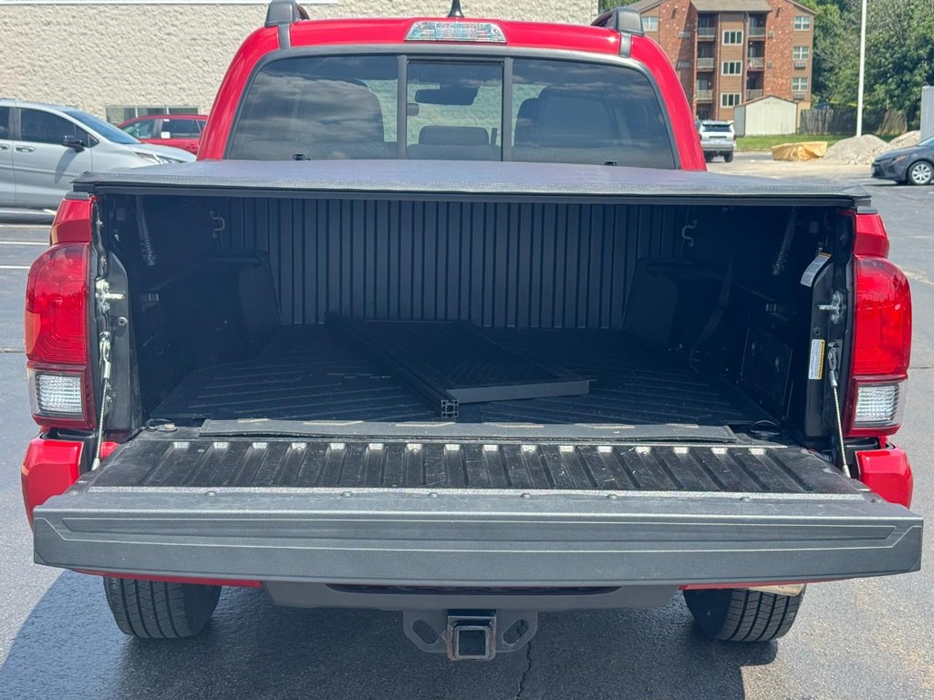 Toyota Tacoma 4WD Vehicle Image 5