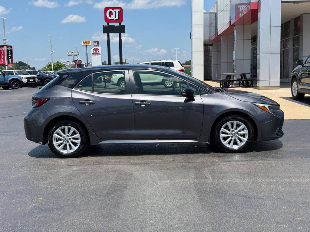 Toyota Corolla Hatchback Vehicle Image 2