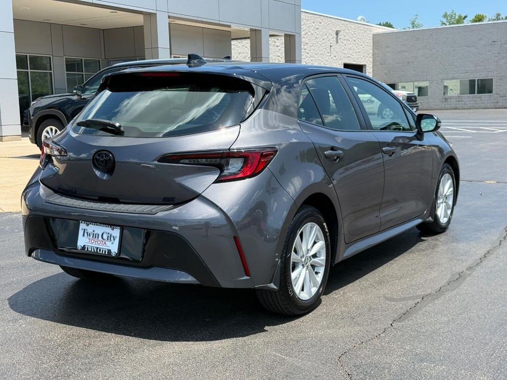 Toyota Corolla Hatchback Vehicle Image 3