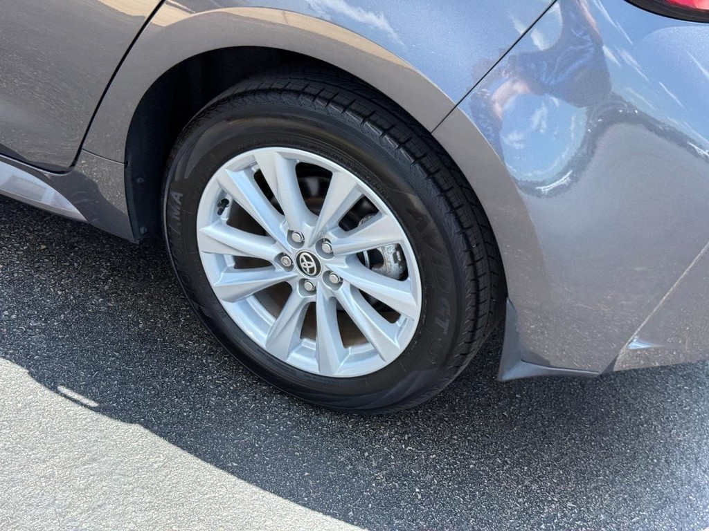 Toyota Corolla Hatchback Vehicle Image 8