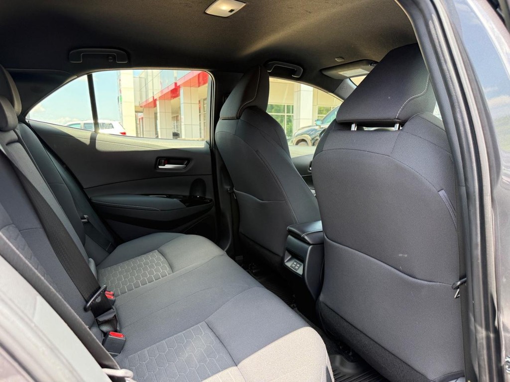 Toyota Corolla Hatchback Vehicle Image 11