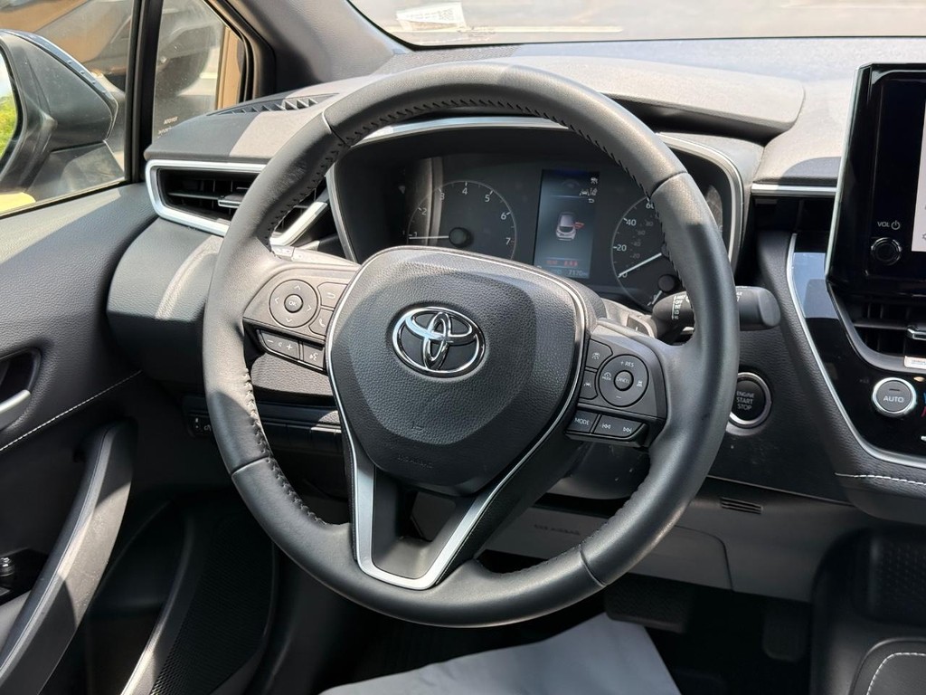 Toyota Corolla Hatchback Vehicle Image 13