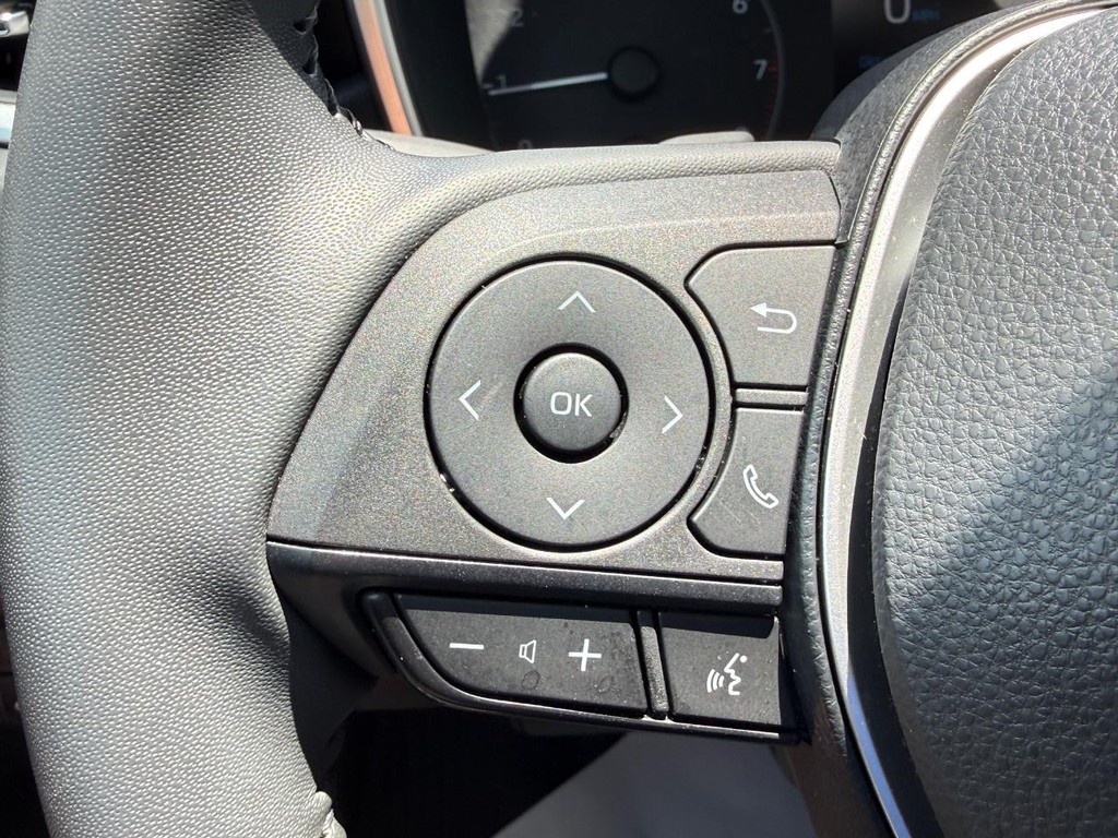 Toyota Corolla Hatchback Vehicle Image 18