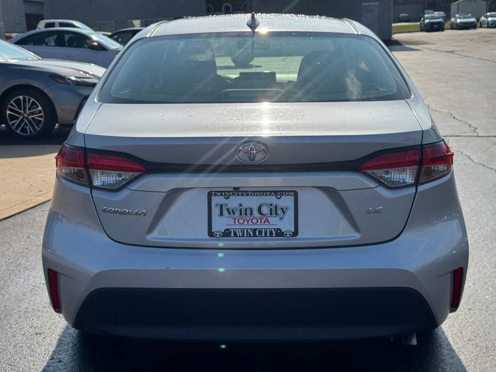 Toyota Corolla Vehicle Image 4