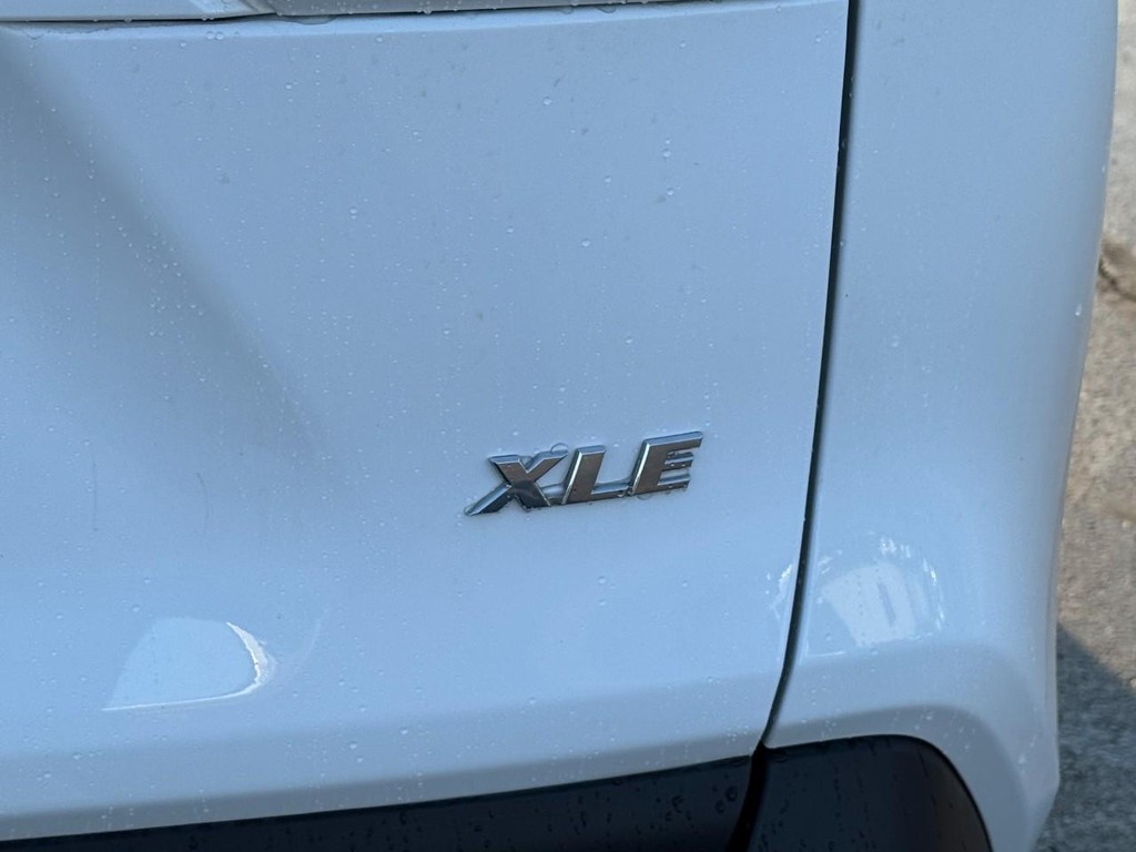 Toyota RAV4 Vehicle Image 5