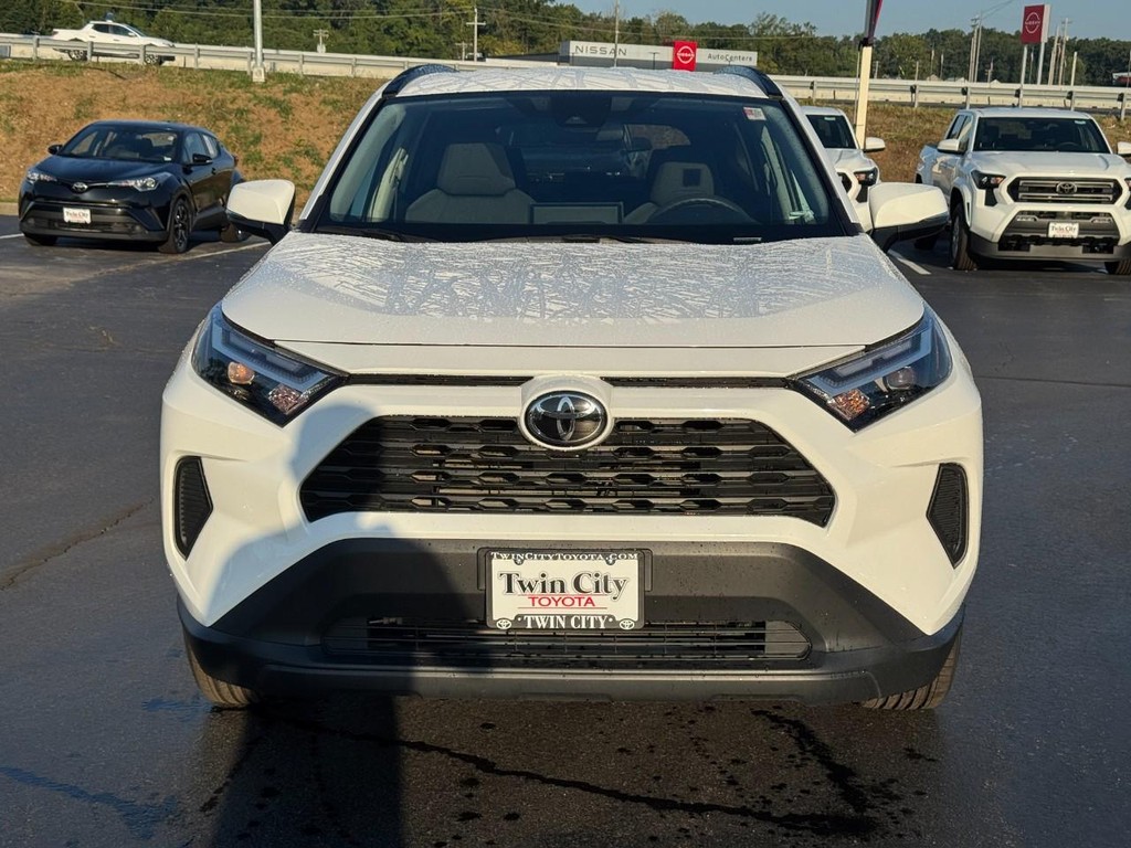 Toyota RAV4 Vehicle Image 10