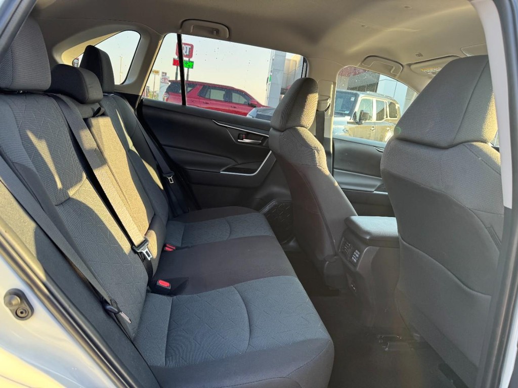 Toyota RAV4 Vehicle Image 11