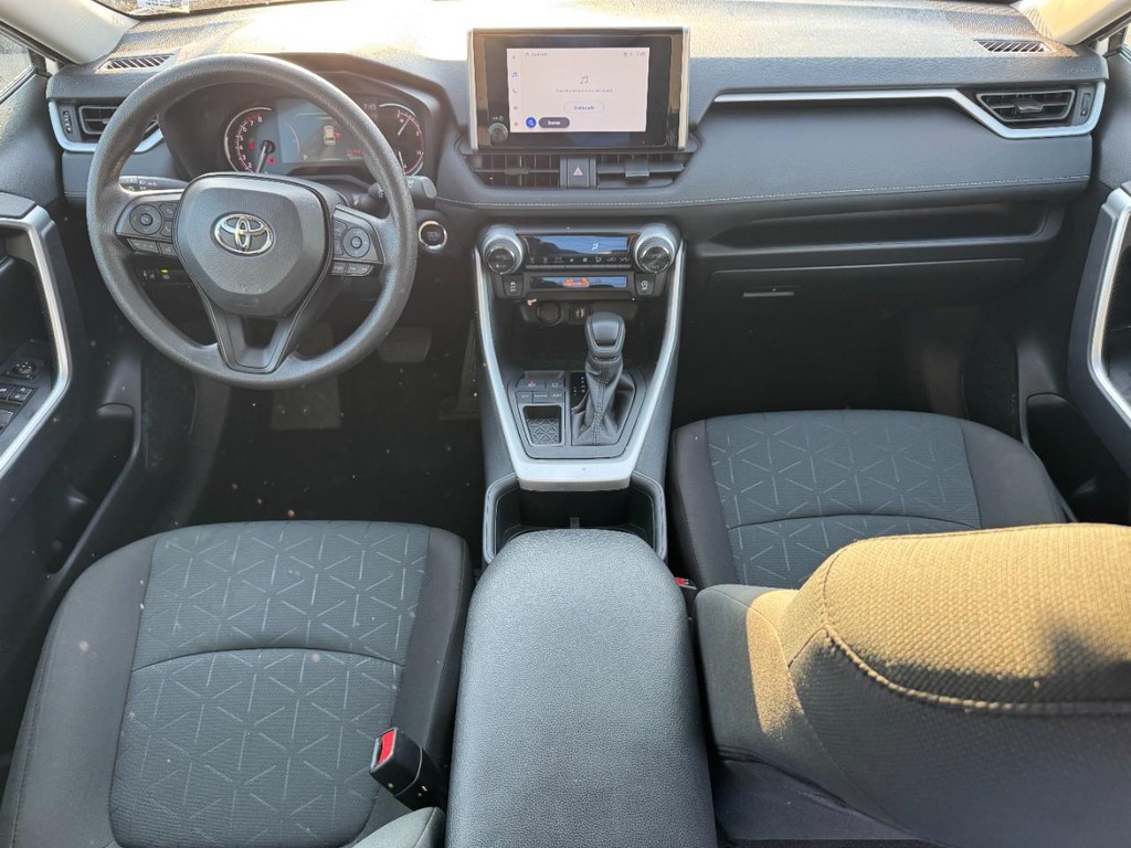 Toyota RAV4 Vehicle Image 12