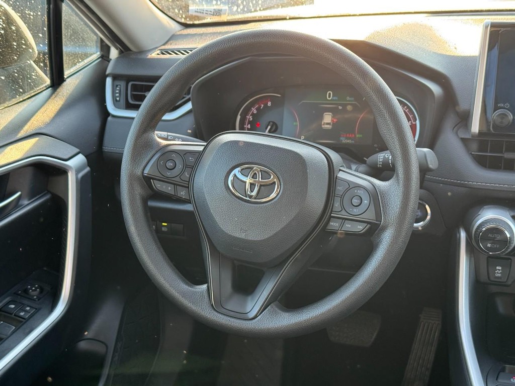 Toyota RAV4 Vehicle Image 13