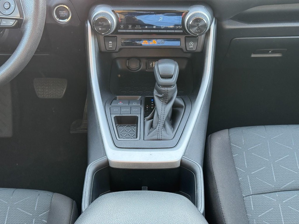 Toyota RAV4 Vehicle Image 15