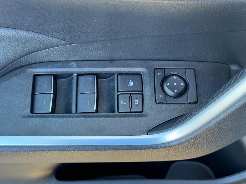 Toyota RAV4 Vehicle Image 16