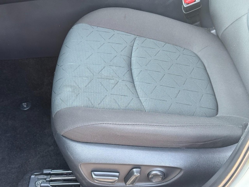 Toyota RAV4 Vehicle Image 17
