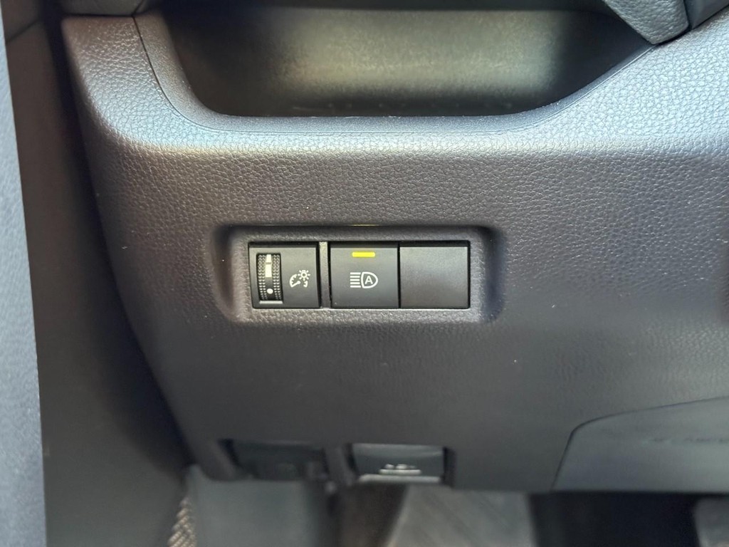 Toyota RAV4 Vehicle Image 18