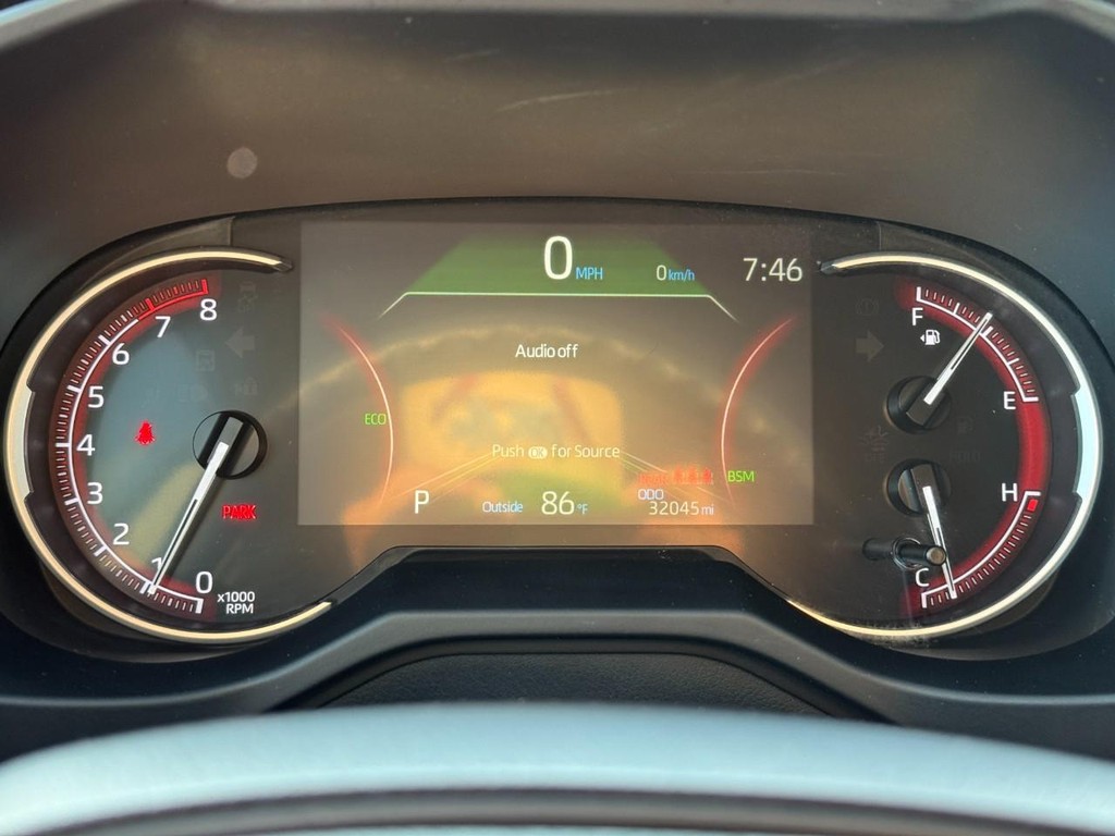 Toyota RAV4 Vehicle Image 21