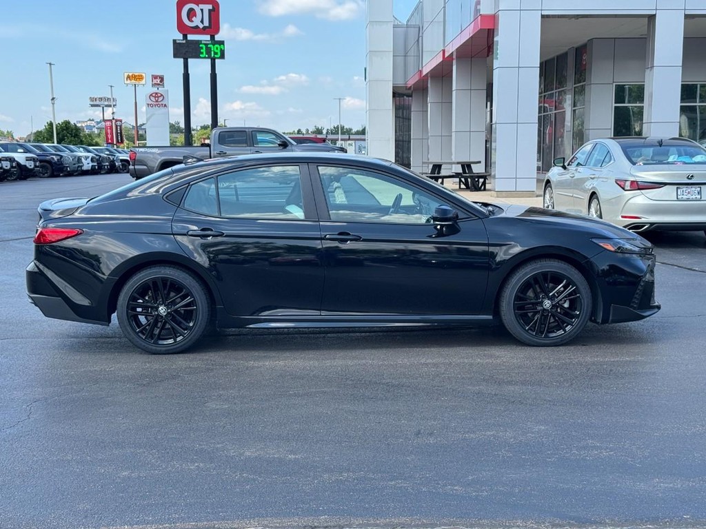 Toyota Camry Vehicle Image 2