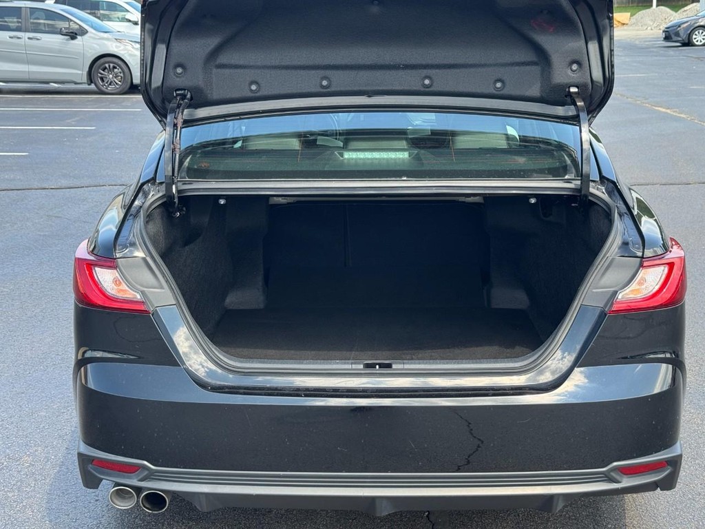 Toyota Camry Vehicle Image 6