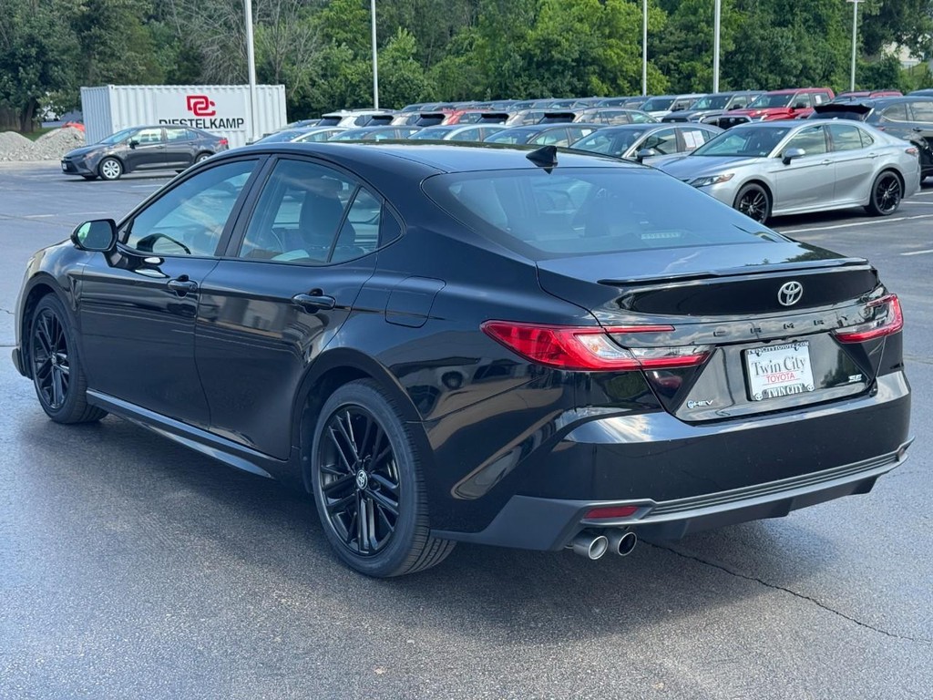 Toyota Camry Vehicle Image 8
