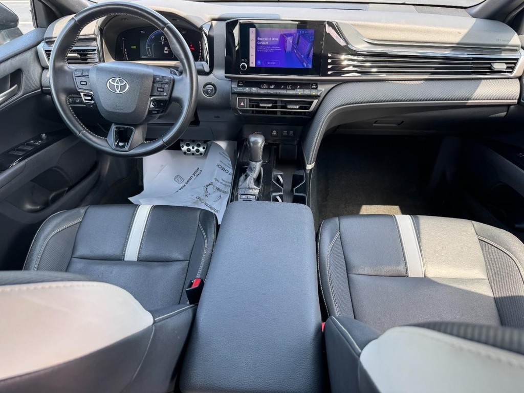 Toyota Camry Vehicle Image 13