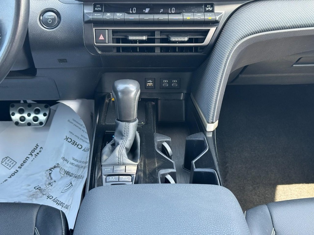 Toyota Camry Vehicle Image 16