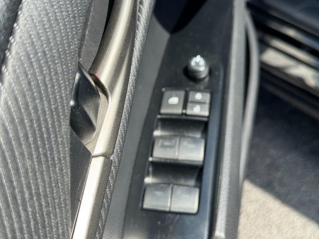 Toyota Camry Vehicle Image 17