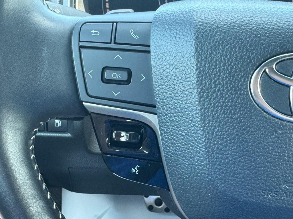 Toyota Camry Vehicle Image 19