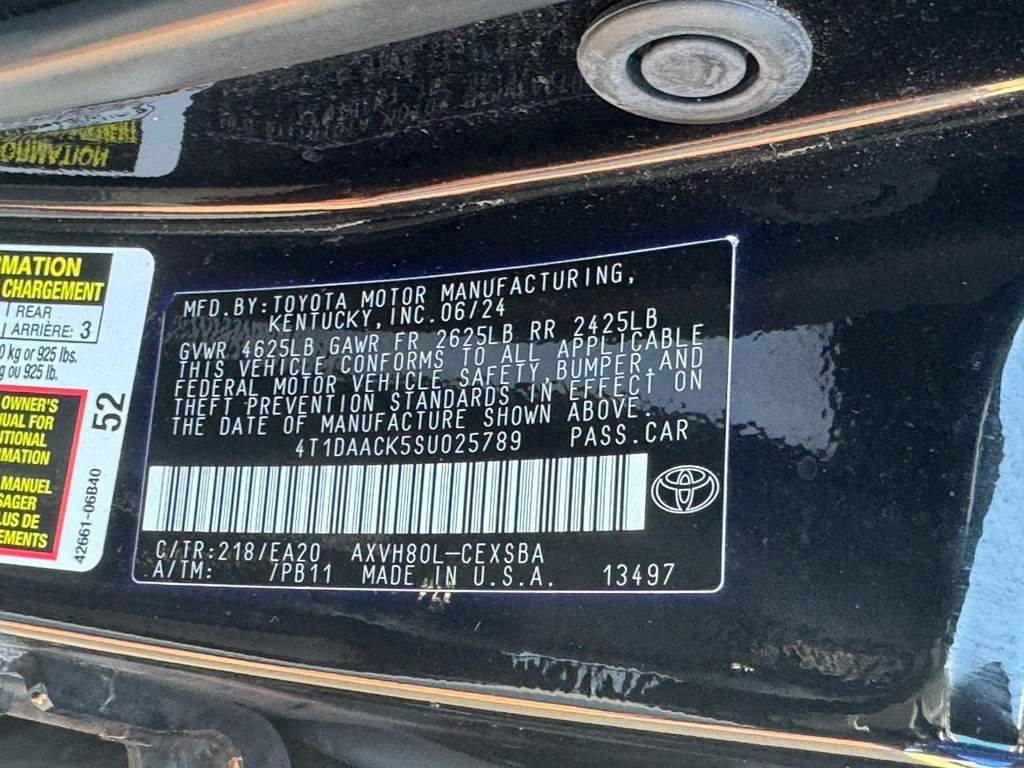 Toyota Camry Vehicle Image 24