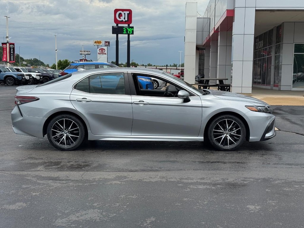 Toyota Camry Vehicle Image 2