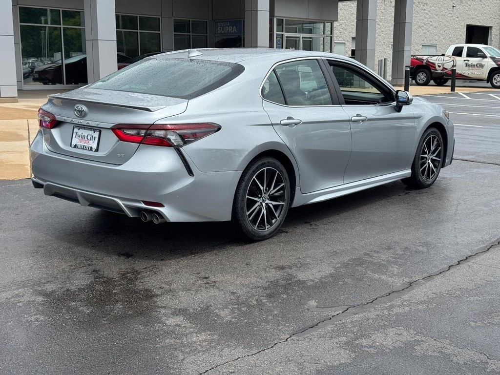 Toyota Camry Vehicle Image 3