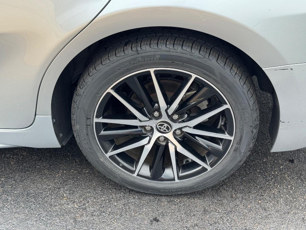 Toyota Camry Vehicle Image 8