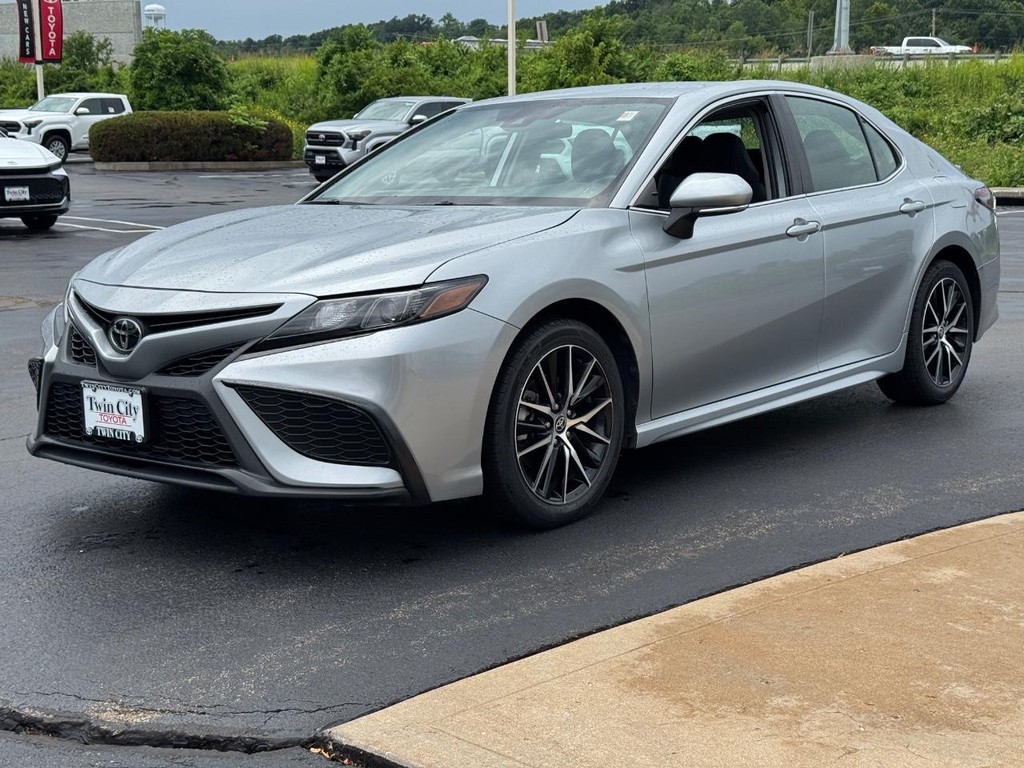 Toyota Camry Vehicle Image 9