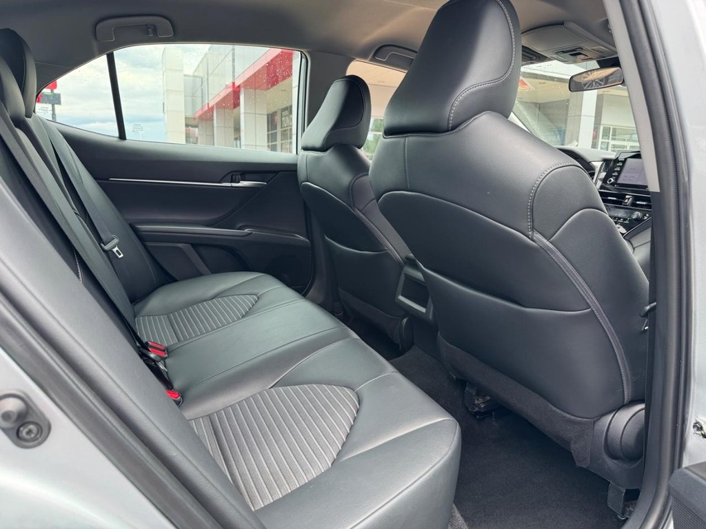Toyota Camry Vehicle Image 11