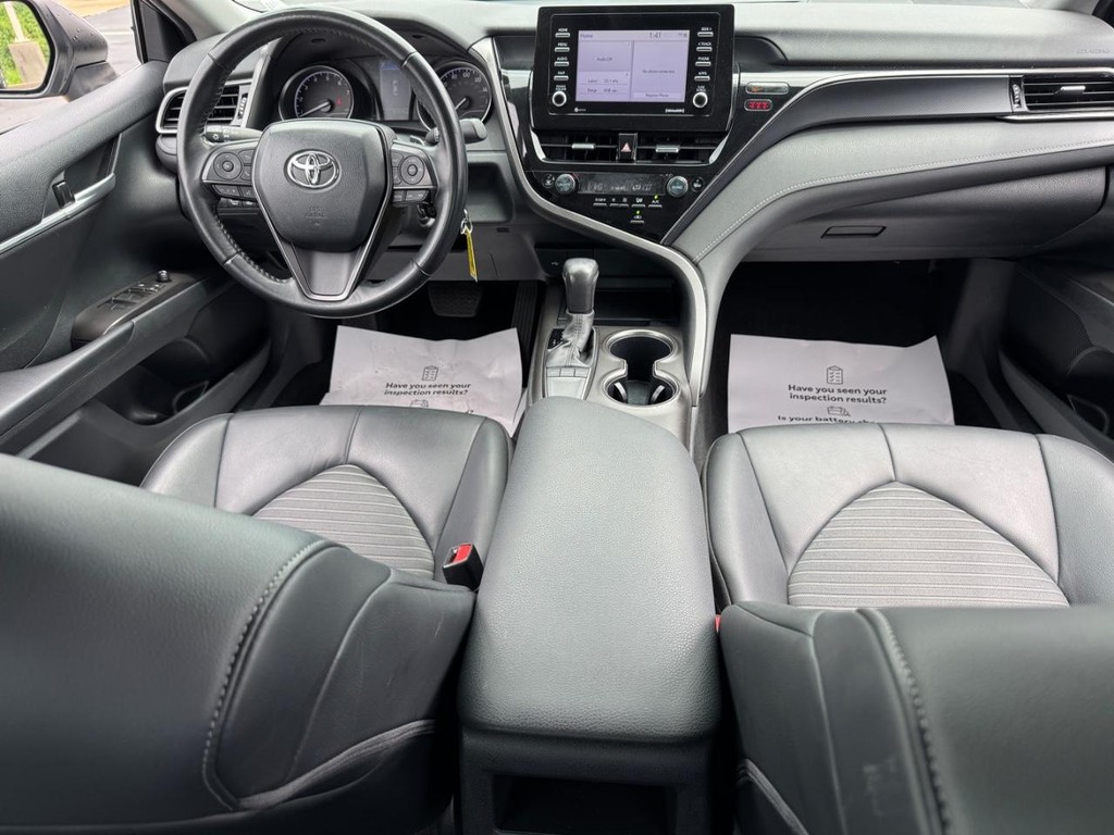 Toyota Camry Vehicle Image 12