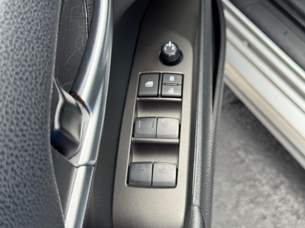 Toyota Camry Vehicle Image 16
