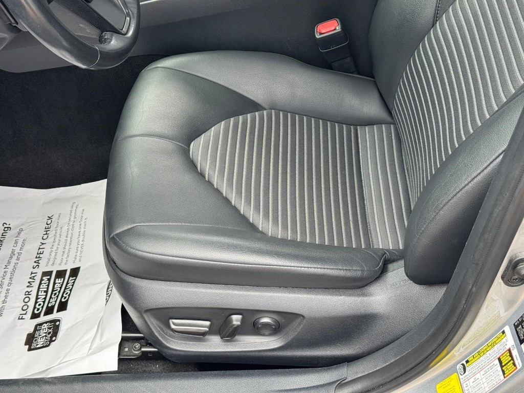Toyota Camry Vehicle Image 17